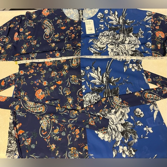 Suzanne Betro Women’s Division:S-Signature
TWIN PRINT TIE WAIST TOP Size S NWT - Picture 11 of 11